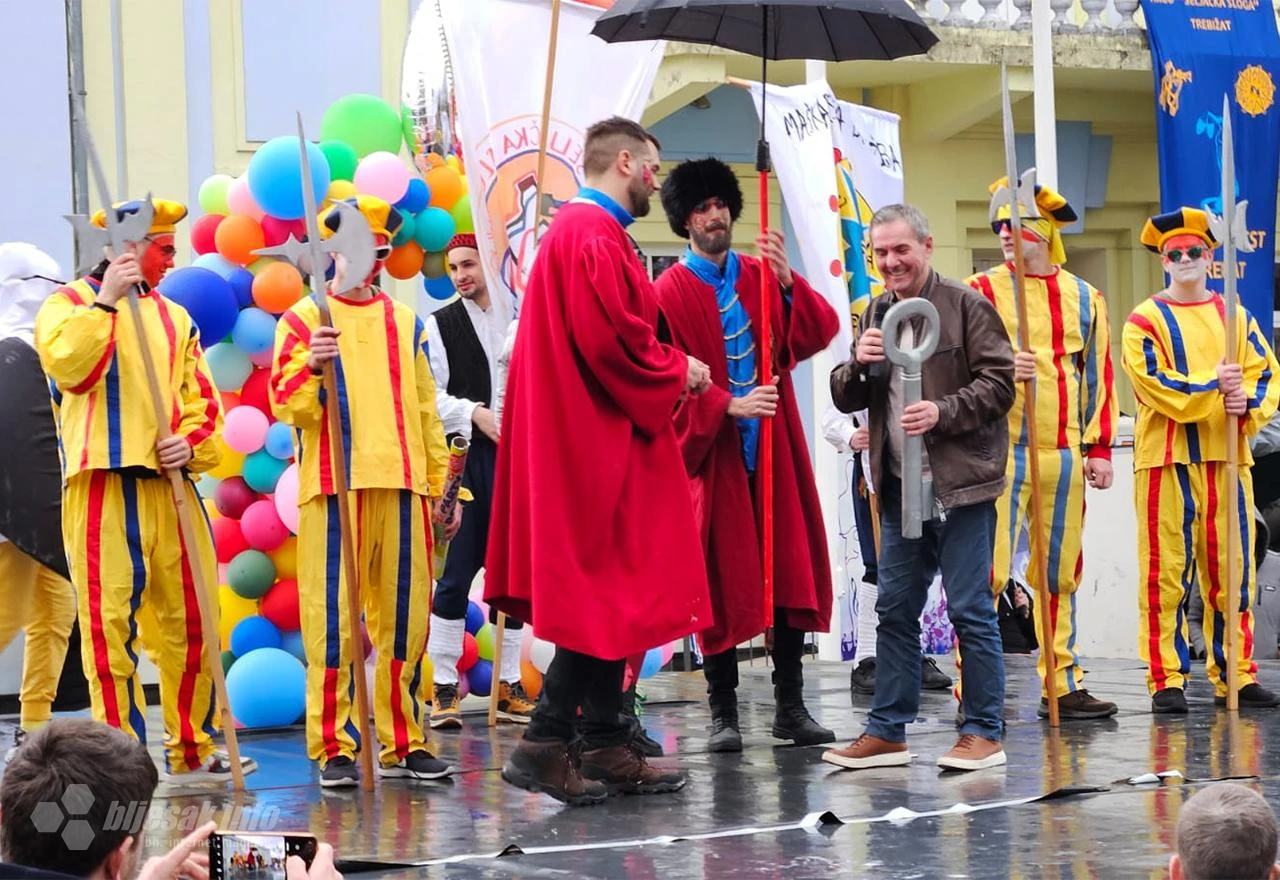 FOTO | Pala vlast u Čapljini - Maškare preuzele ključeve grada!