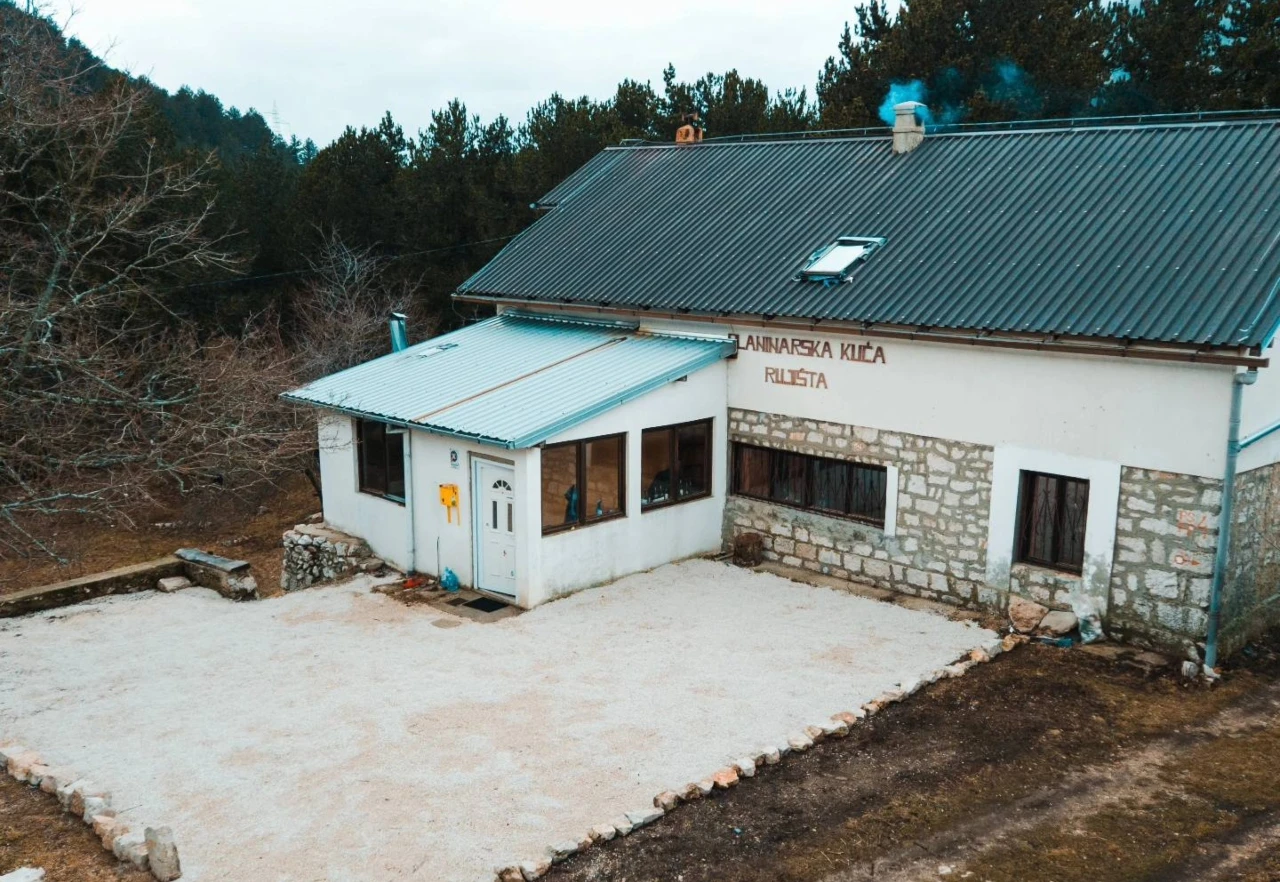 Novi izgled i ponuda: Planinarski dom Rujište spreman za otvorenje! 