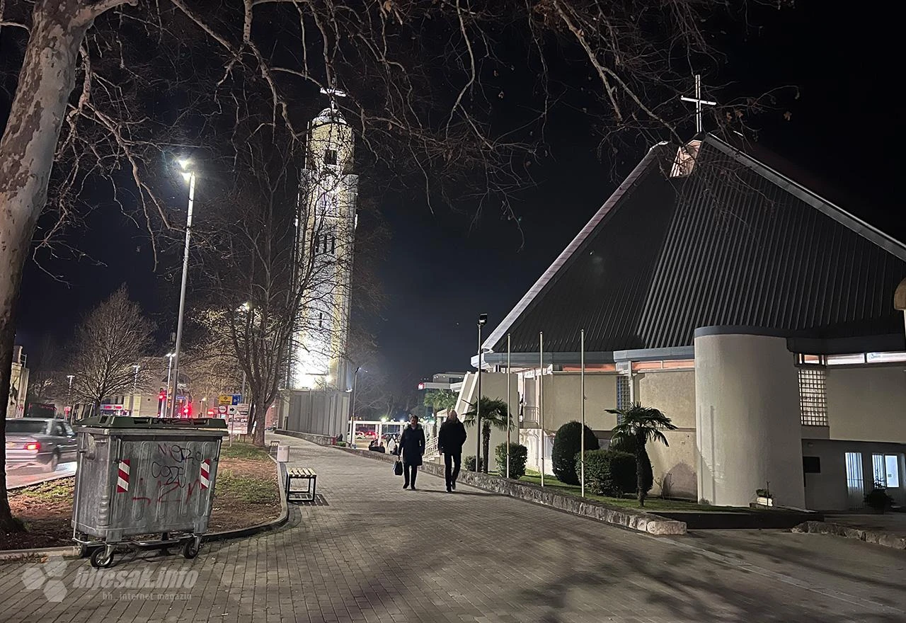 Mostarski župnik uputio kritike Gradu - gdje je 15 parking mjesta?