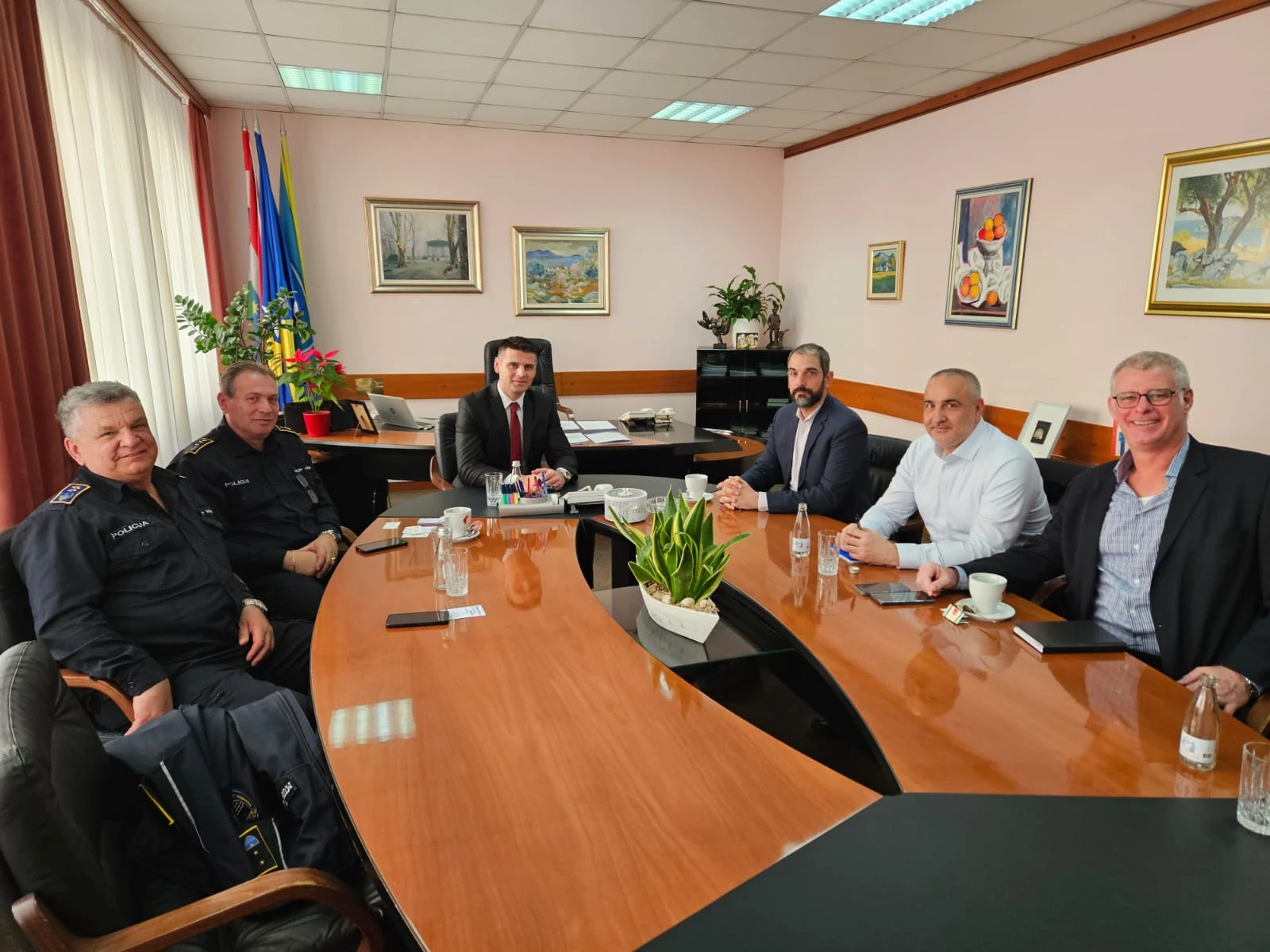 Unaprjeđenje policijskih kapaciteta: Suradnja MUP-a HNŽ i Američkog Ureda 