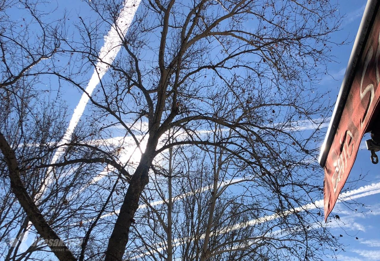 Nebo iznad nas jučer je bilo 'išarano' prugama - Što stoji iza teorije zavjere zvane 'chemtrailsi'?