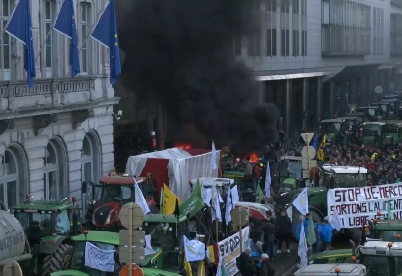 FOTO/VIDEO | Prosvjedi diljem EU: Traktori blokirali Bruxelles
