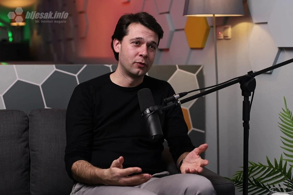 Od lokalne videoteke do Reutersa, bh. fotograf ispred čijeg objektiva je bila i A. Jolie