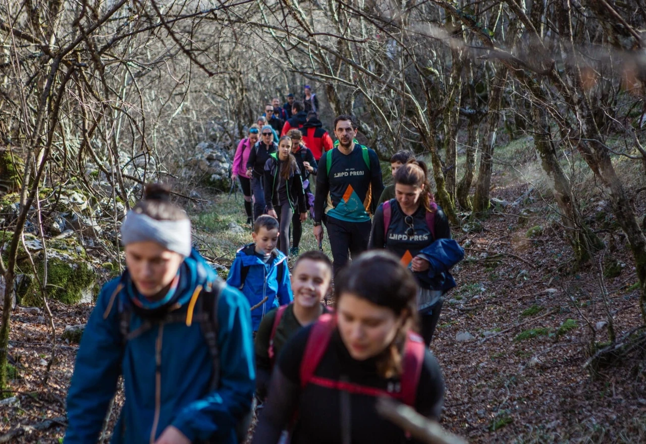 FOTO | Izlet na brdo Mikuljača: Šetnja i grah o kojima će se još pričati! 