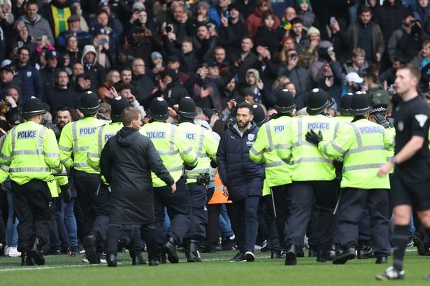 VIDEO I Neredi u Engleskoj, prekinuta utakmica WBA - Wolverhampton