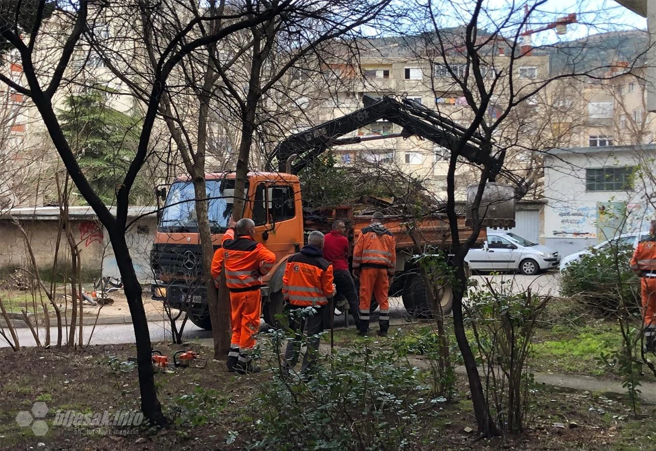 Sređuju se zelene površine po Mostaru - u tijeku radovi u Ulici kralja Zvonimira