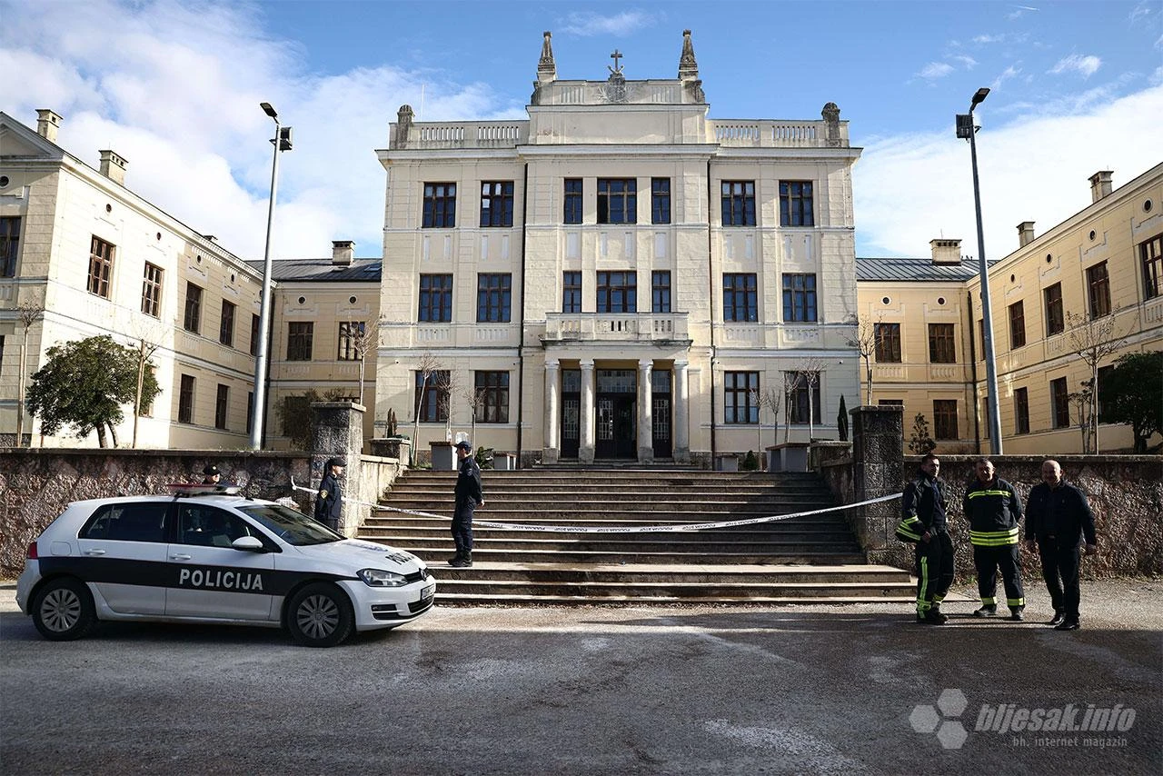 FOTO Svi na terenu - Zbraja se šteta od požara na zgradi Gimnazije u Širokom Brijegu 