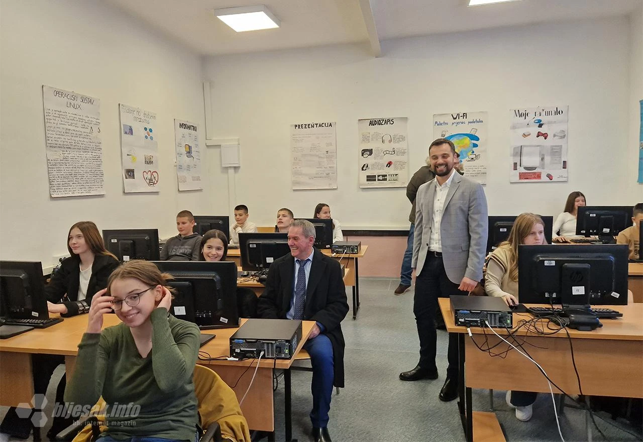 FOTO | Čapljinski osnovnoškolci u uređenim kabinetima i bez mobitela