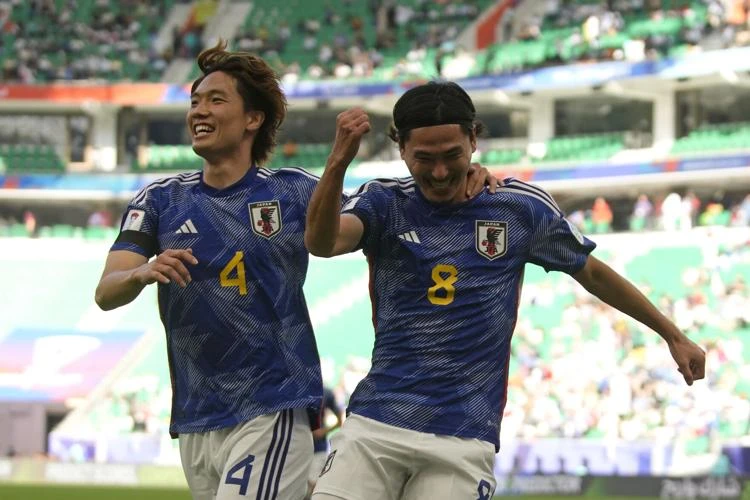 Japan i UAE opravdali status favorita 