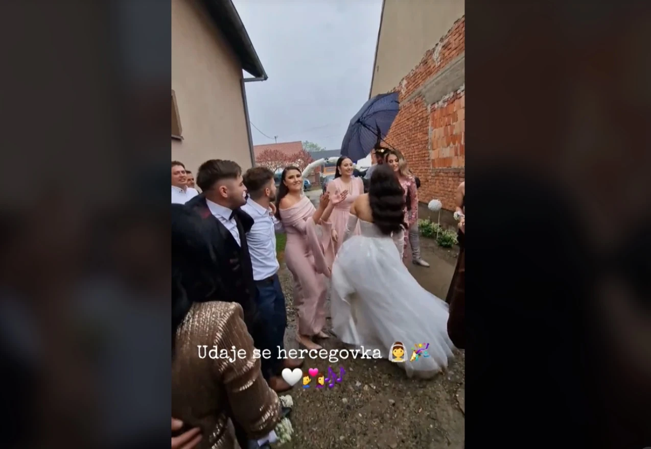 Snimka postala hit: 'Udaje se Hercegovka, najljepša je, svega mi'