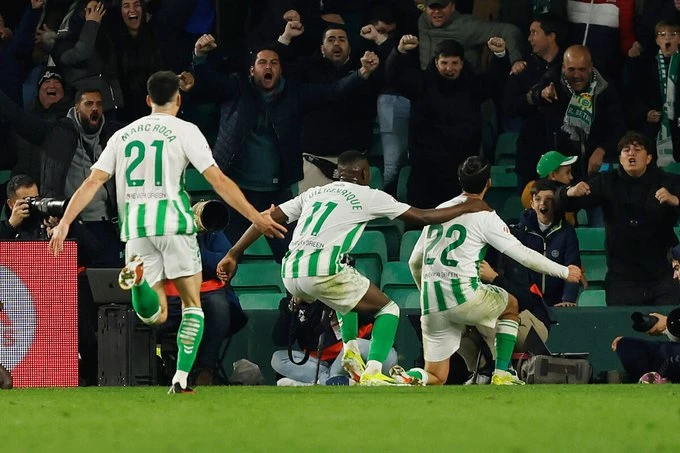 Betis na krilima Isca do pobjede nad Granadom, Athleticu baskijski derbi