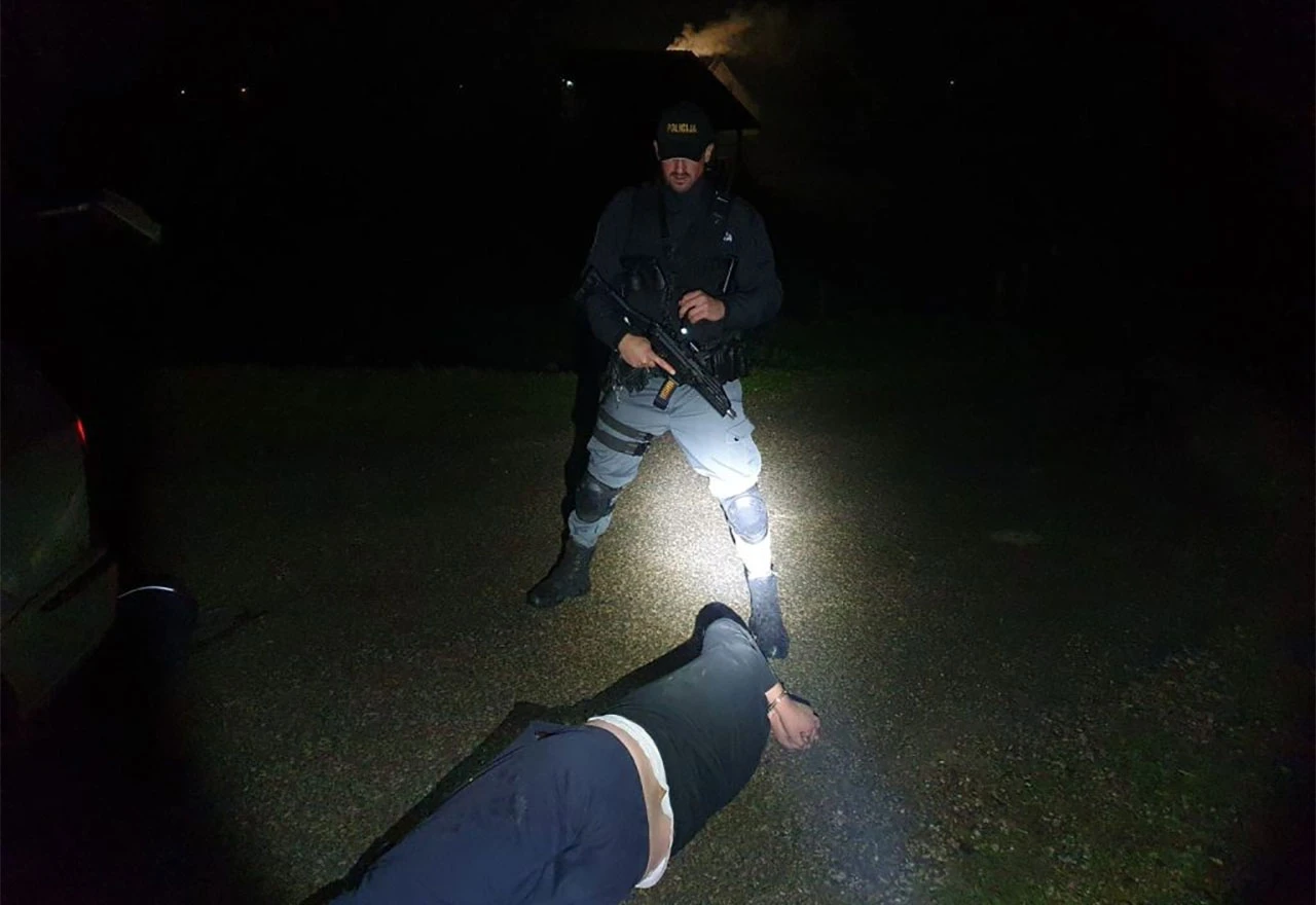 Mostarac krijumčario migrante i prijetio policajcima nožem