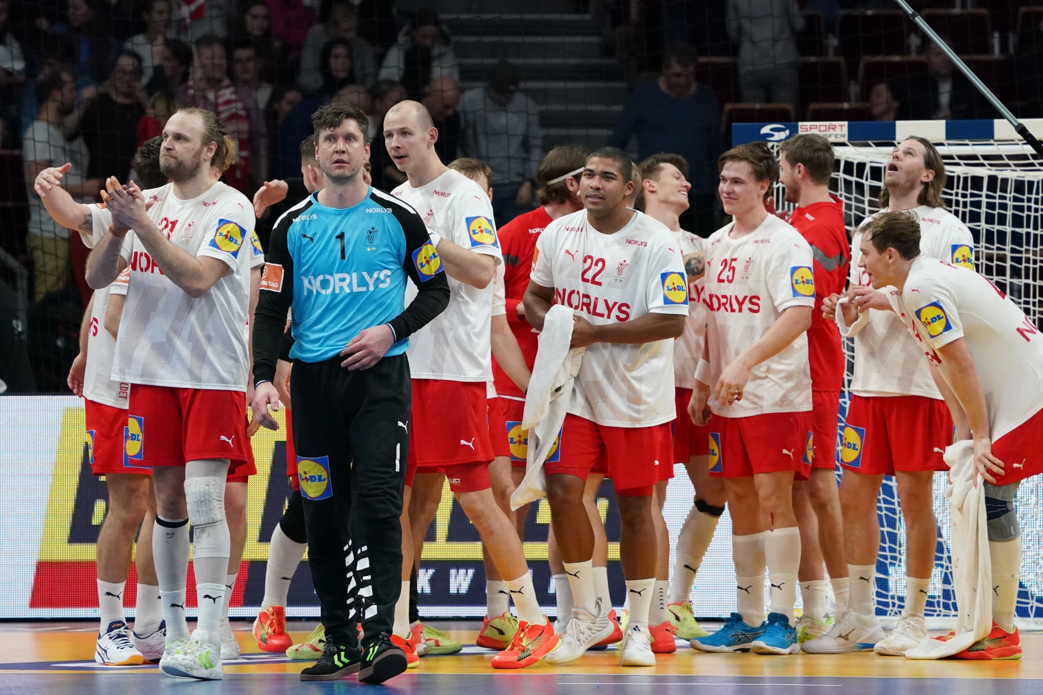 Danci i Norvežani sigurni na startu