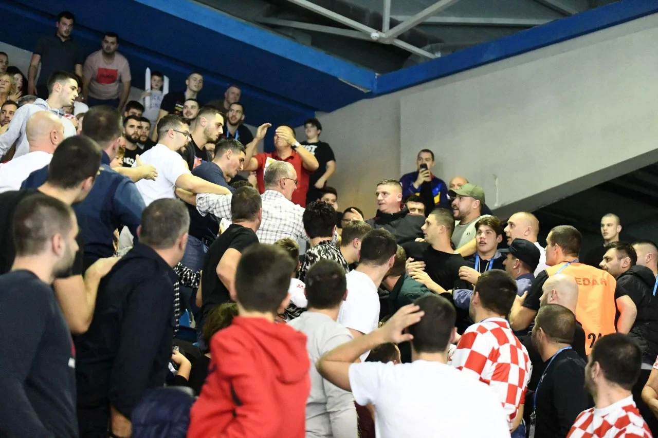 Četvorica hrvatskih navijača uhićena zbog nereda na utakmici s Crnom Gorom