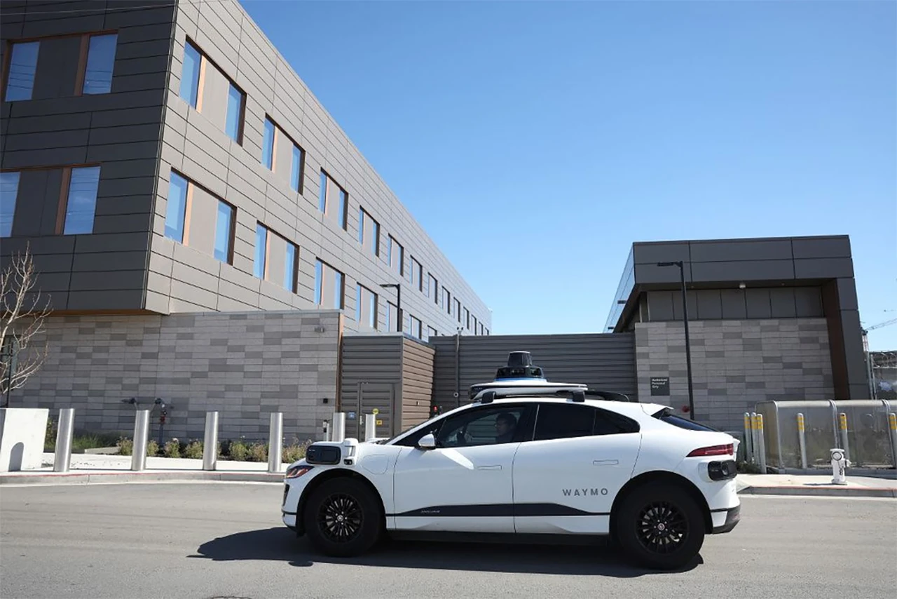 Počinje testiranje robotaksija na autocestama