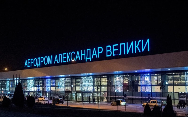 Politički dužnosnici sa batinašima upali na aerodrom i pretukli kontrolore leta