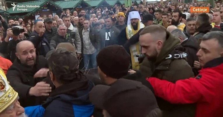 VIDEO | Na istom mjestu se pojavila dvojica mitropolita, izbila tučnjava