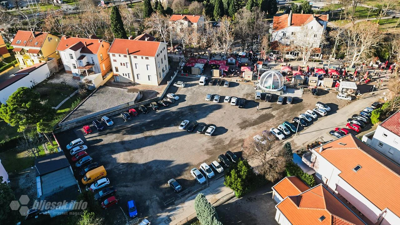 FOTO | Pripreme za doček privode se kraju: Pogledajte kako lokacija "najluđe noći" izgleda iz zraka