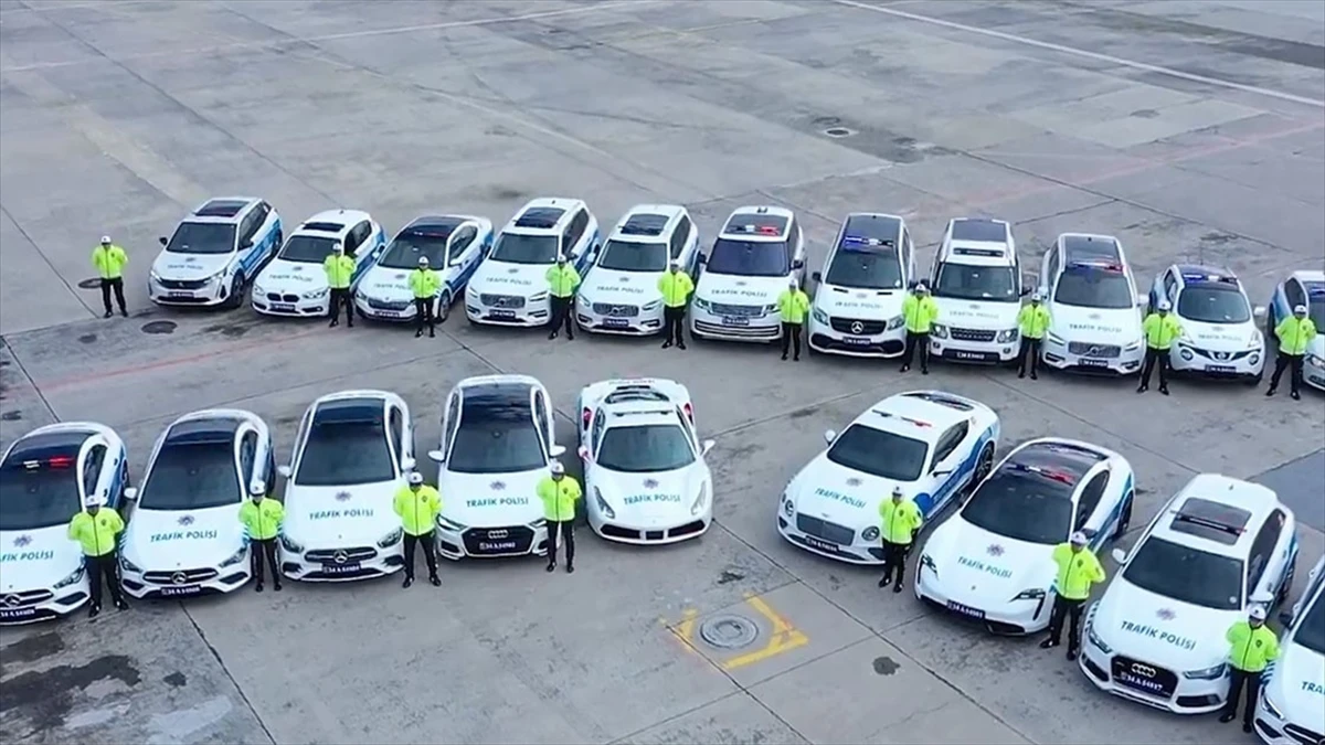 Kakva ideja - MUP policajcima dao luksuzna vozila zaplijenjena od kriminalaca