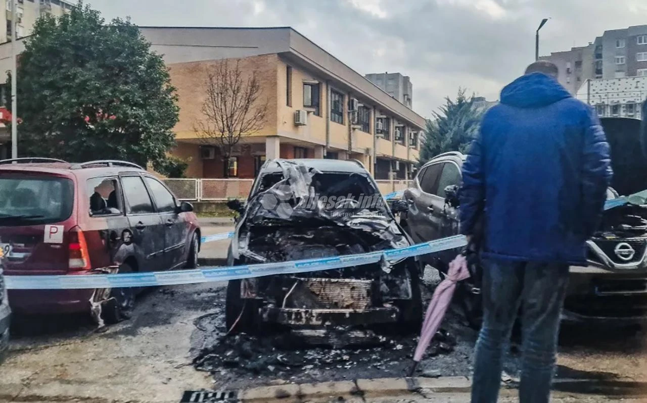 FOTO/VIDEO | Mostar: Izgorio skupocjeni Audi; oštećena još 2 vozila