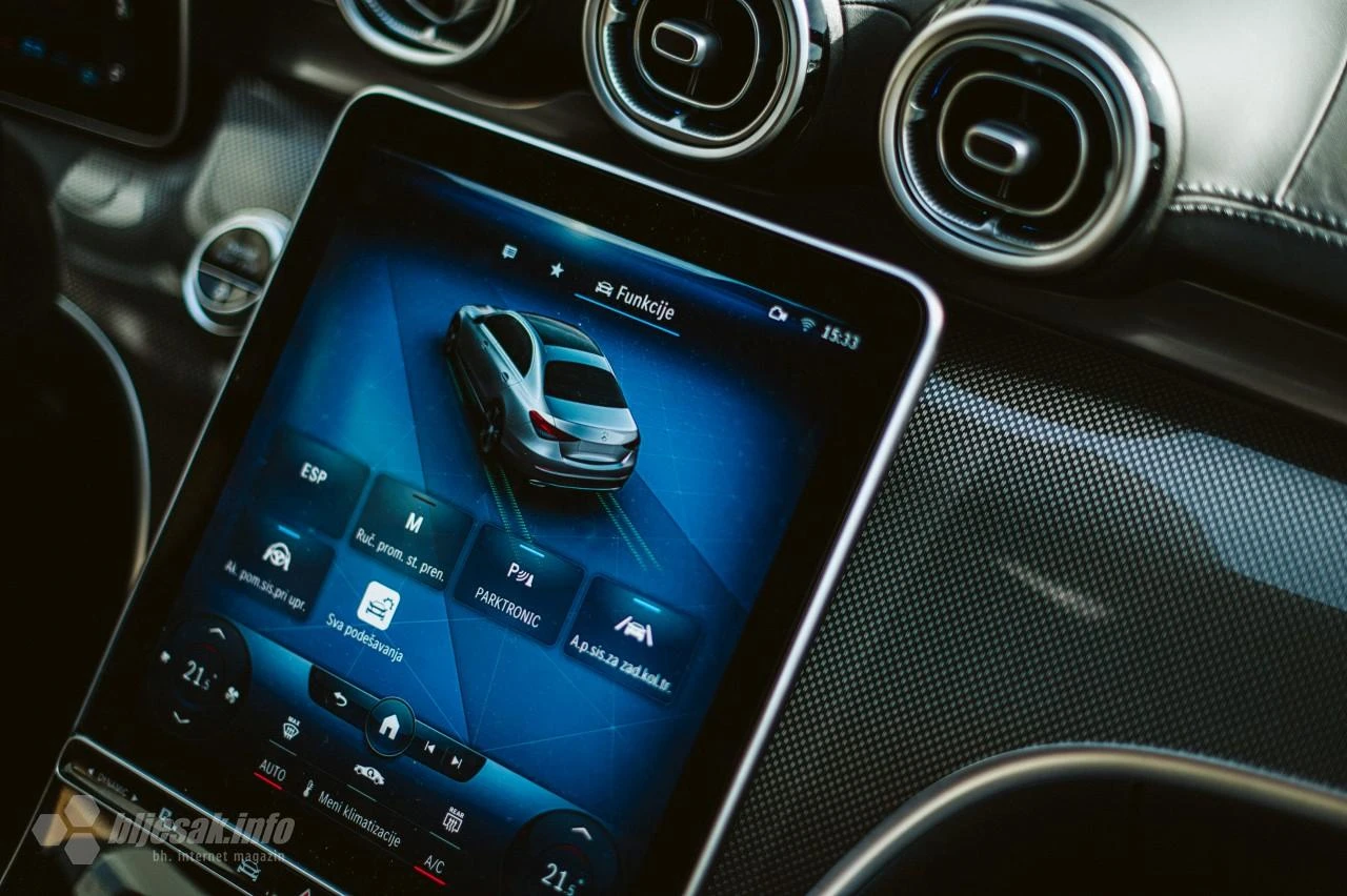 Mercedes povlači 100 tisuća automobila