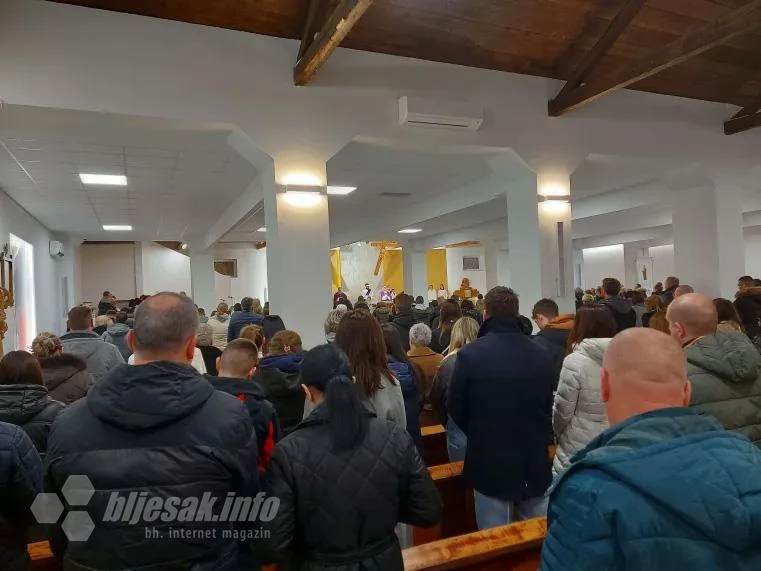 Biskup Palić služio misu zornicu u prepunoj crkvi sv. Ivana