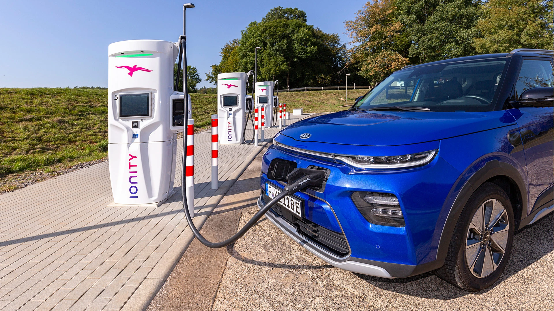 Električna i hibridna vozila polako osvajaju Europu
