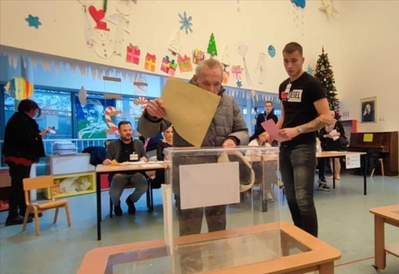 Srbija bira - Ankete daju prednost Vučićevom SNS-u