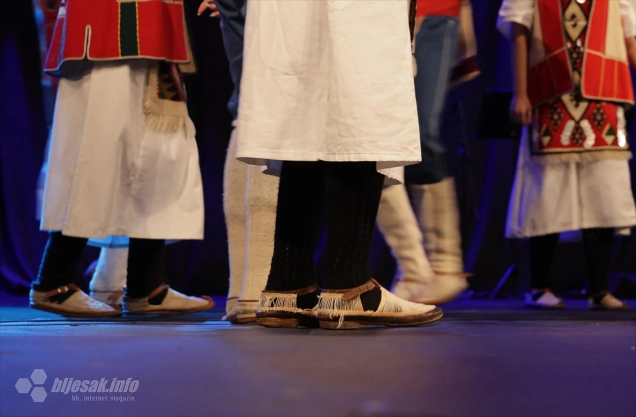 VIDEO | Koncert "Blago naše..." slavio djetinjstvo kroz glazbu, ples i tradiciju