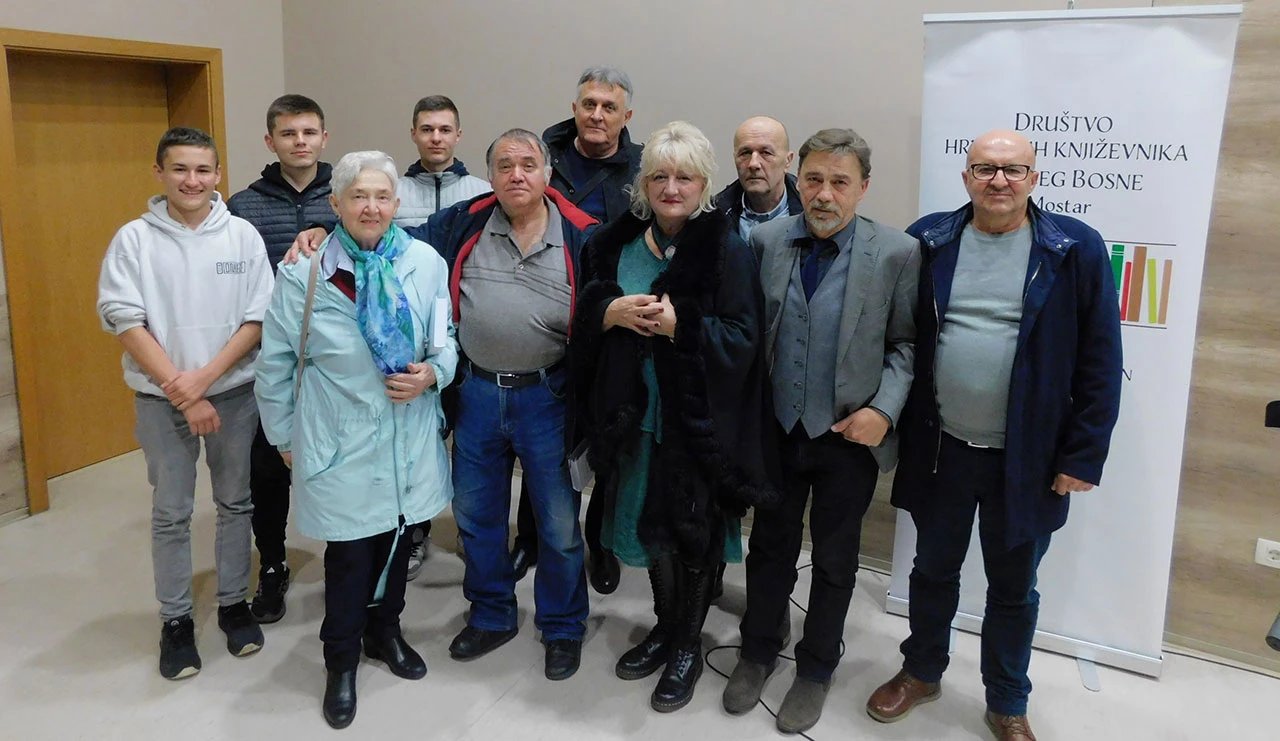 Predstavljena antologija hrvatske antiratne poezije 'Cvrčci u trubi'