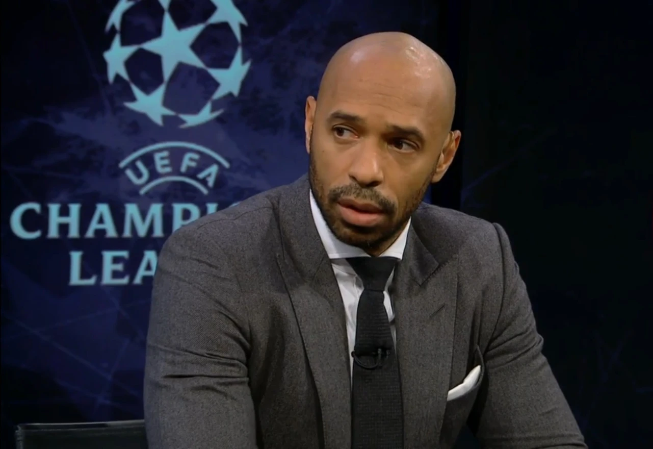 Thierry Henry birao između Modrića i De Bruynea