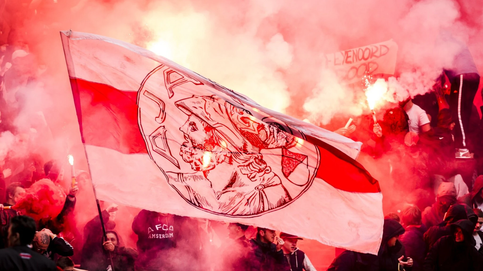 Privedeno 140 navijača Ajaxa