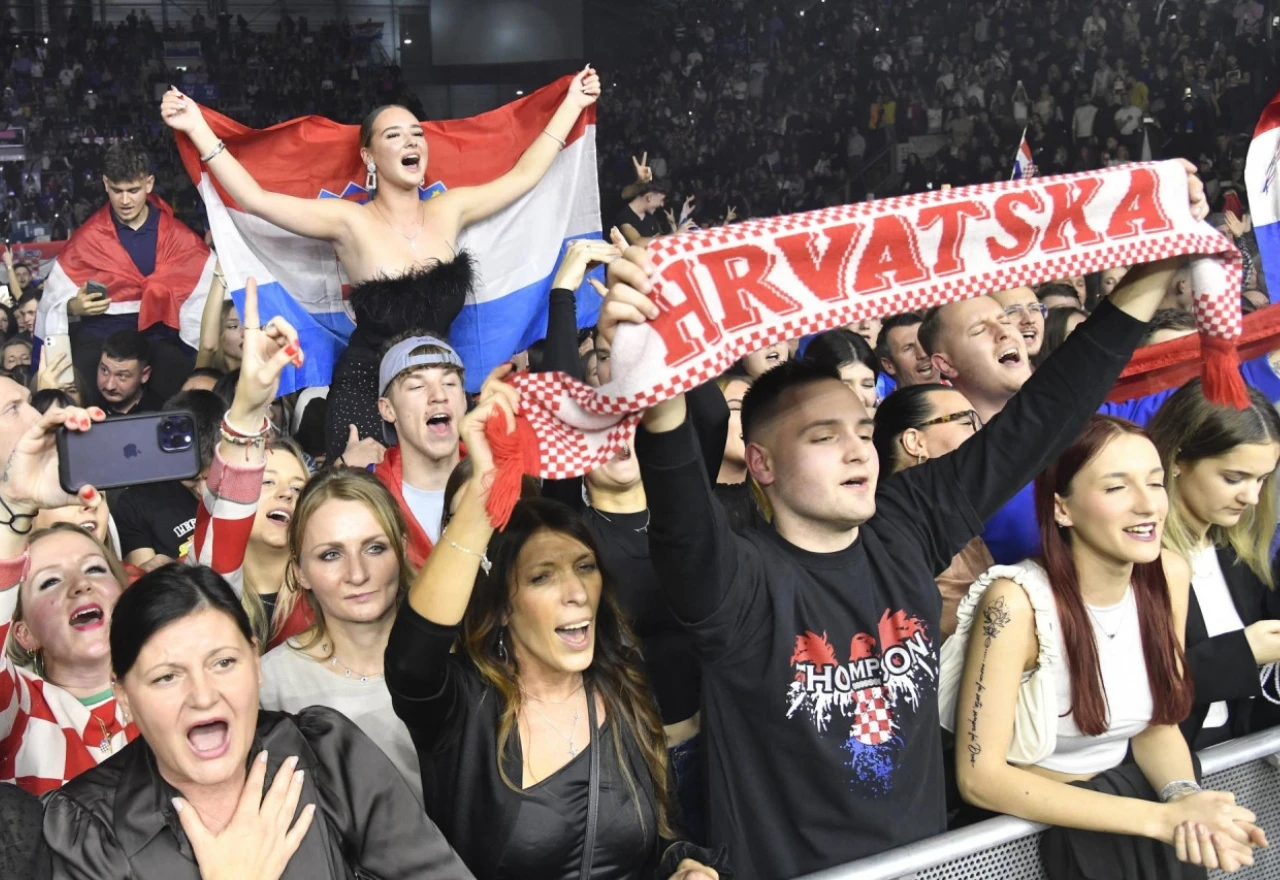 "Lijepa li si" u izvedbi Mate Bulića, Zlatka Dalića i hrvatske dijaspore
