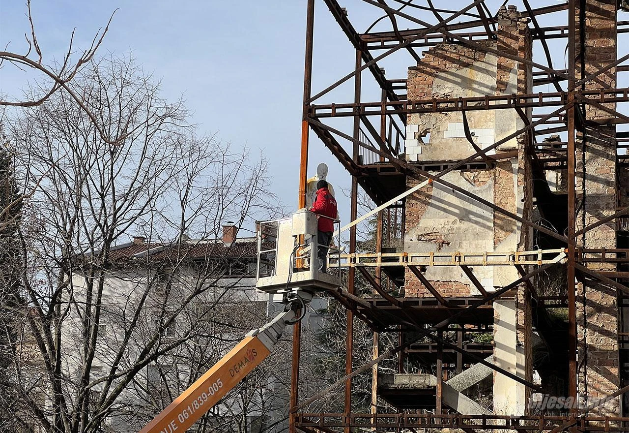 Mostar – Uklonjena skulptura Marka Jenkinsa