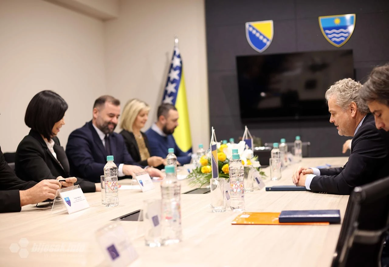 Buhač i Alić nakon sastanka sa Sattlerom: Mostar će dobiti ured protiv korupcije