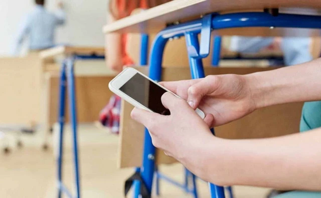 Kakva je reakcija roditelja na zabranu mobitela u školi u Širokom Brijegu