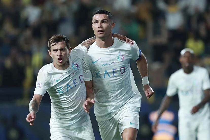 Ronaldo zabija i "čepovima"