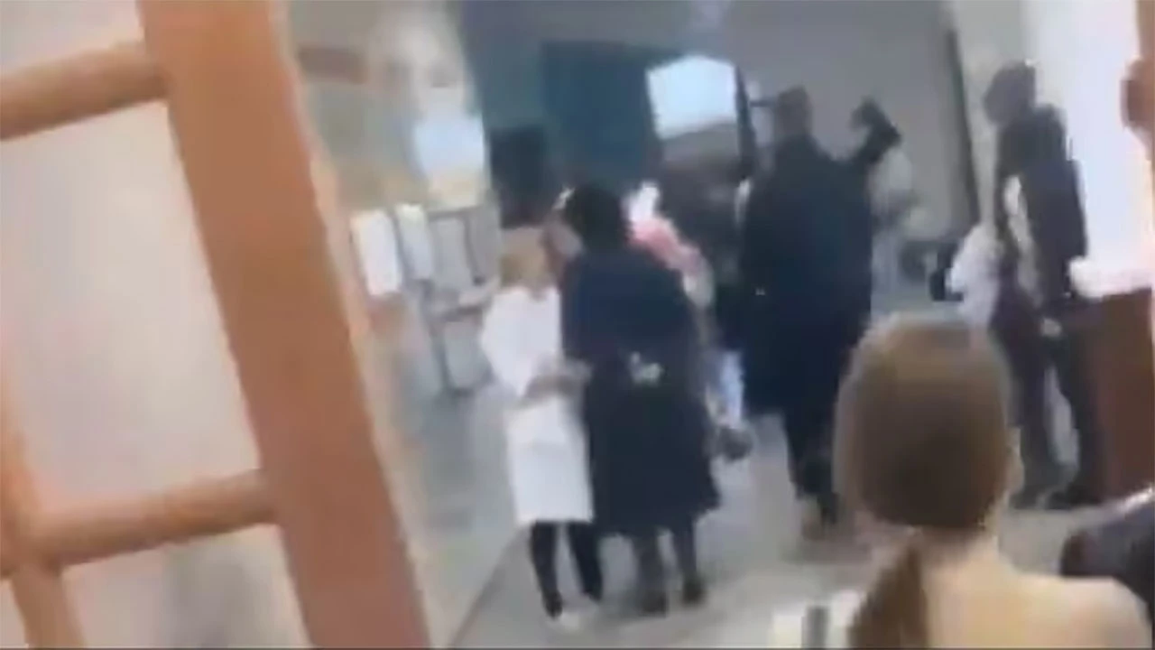 Učenica ubila jednu osobu, ranila petero kolega pa počinila samoubojstvo