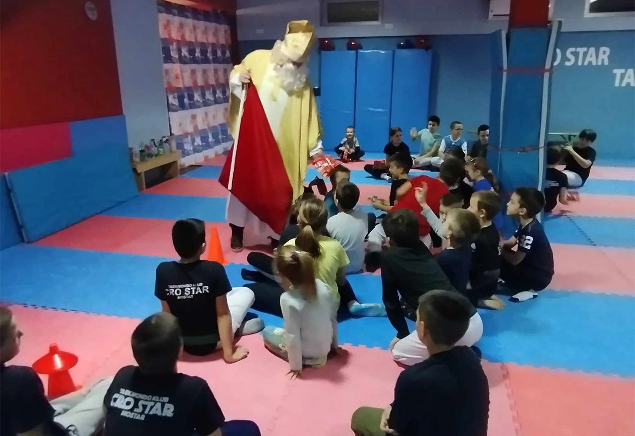 Sveti Nikola posjetio mališane u Taekwondo klubu Cro Star