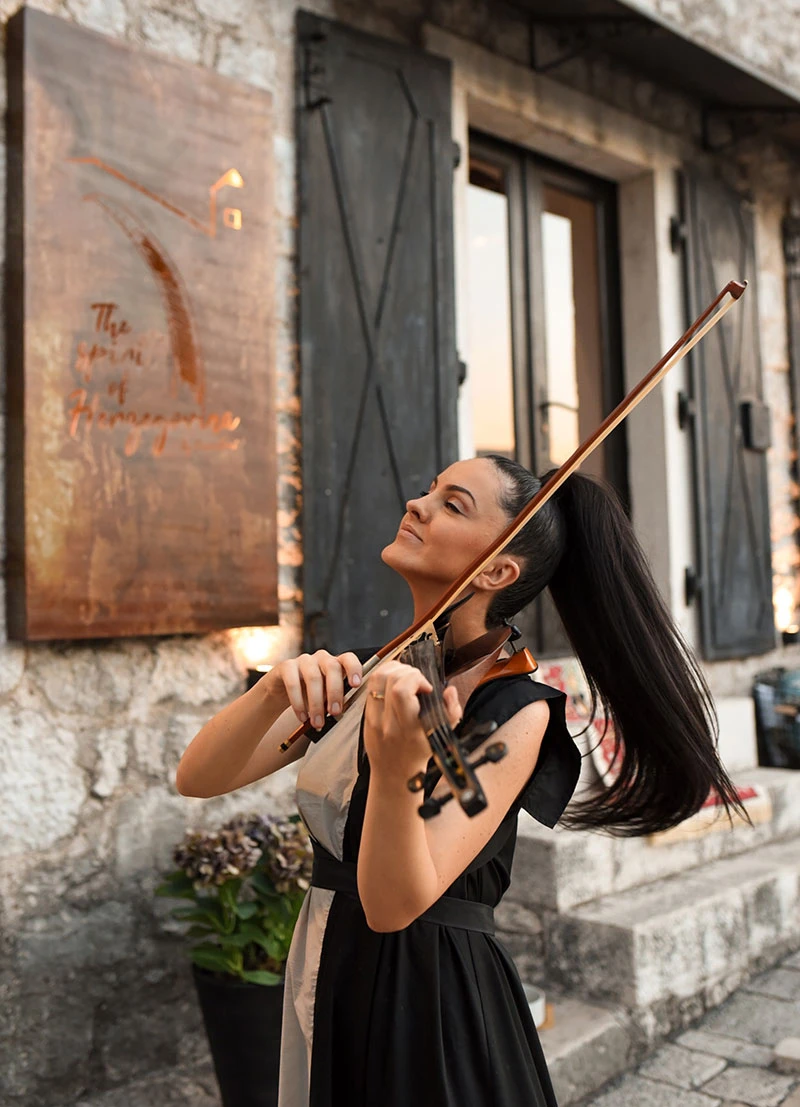 VIDEO | Mostarska violinistica obradila hit Aleksandre Prijović