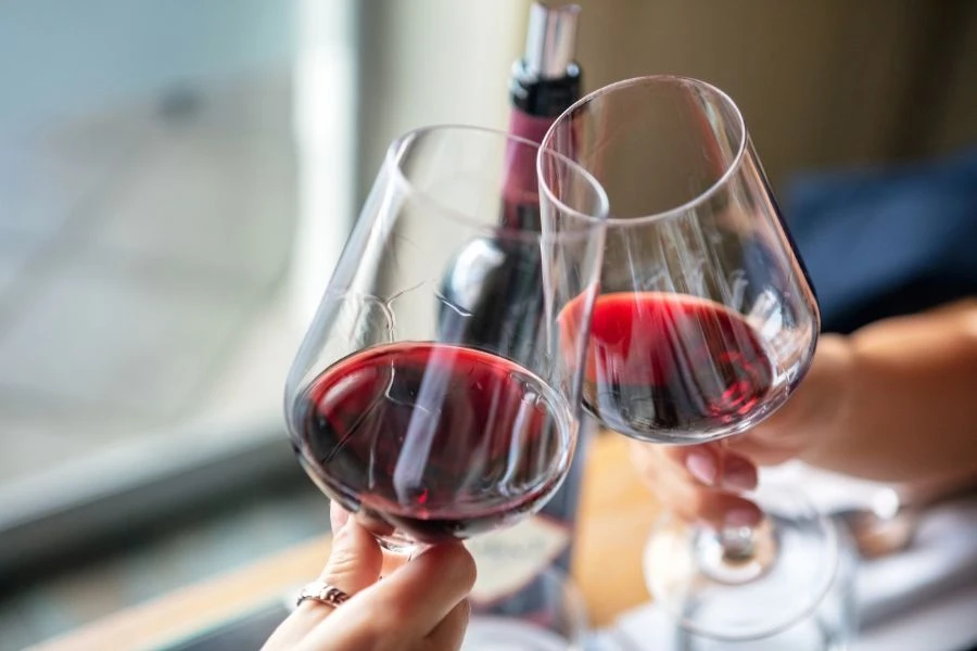 Boli vas glava od crvenog vina? Znanstvenici sad znaju i razlog
