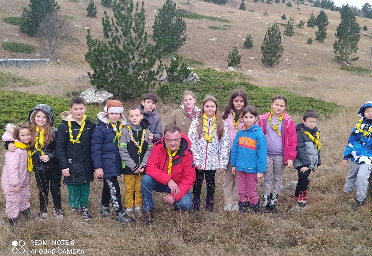 Druženje kao iz našeg djetinjstva - prevrtanje niz padinu, snijeg, igre