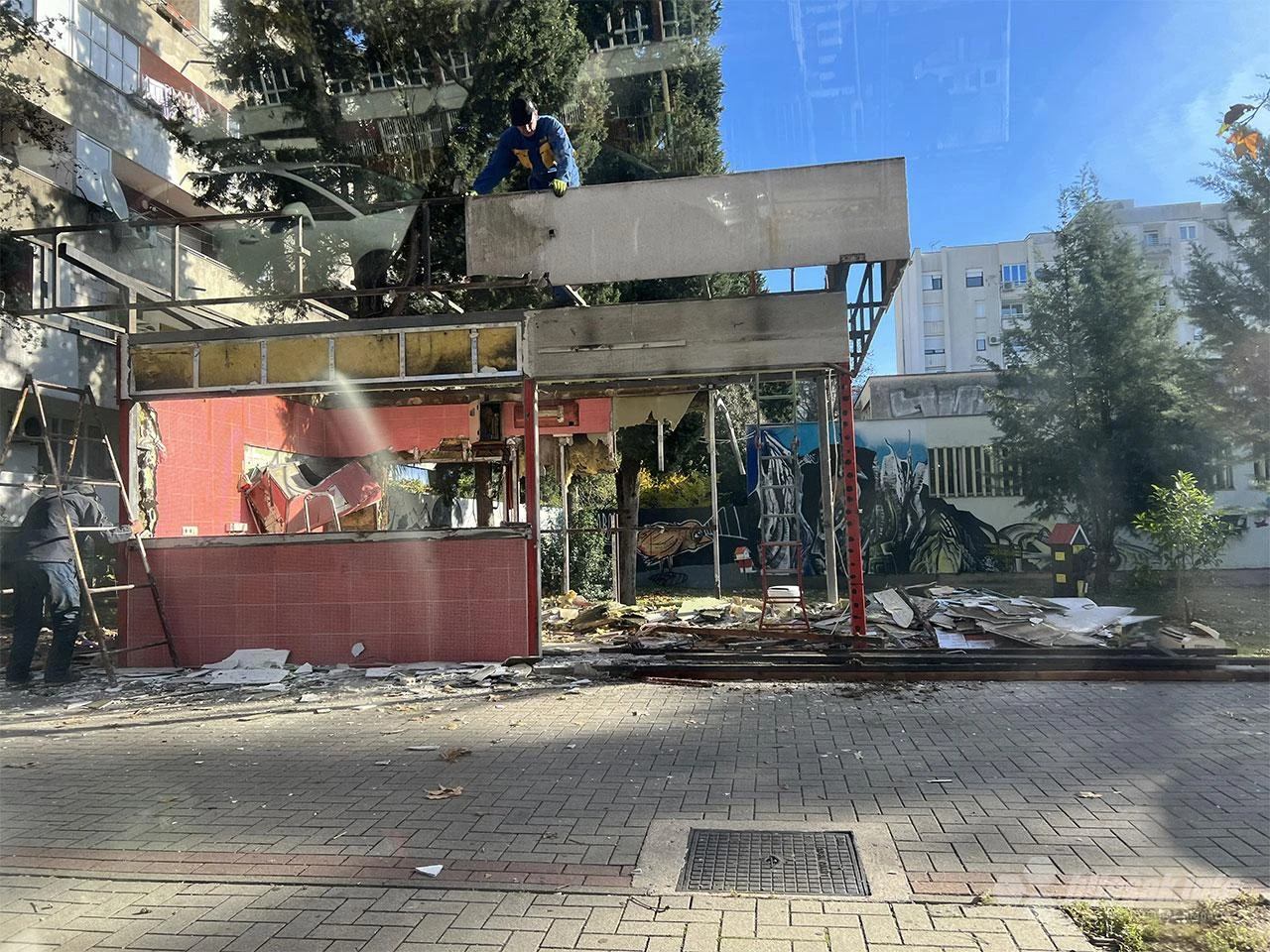 Mostar - Uklanjanje još jedne nelegalne 'kućice'