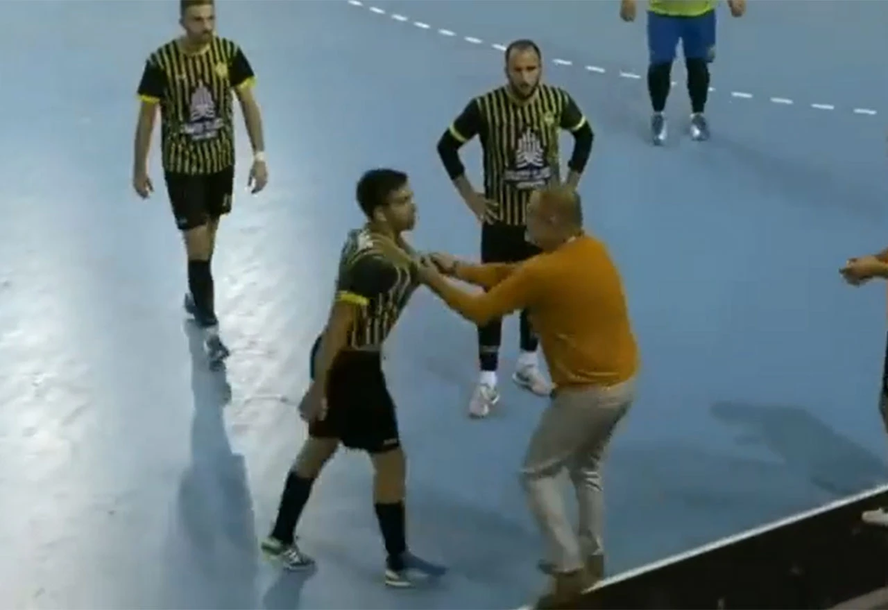 VIDEO | Trener koji je optužen za ratne zločine u BiH udarao igrača