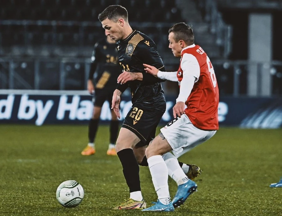 AZ iz sumnjivog penala do pobjede, Plemići bez udarca na gol