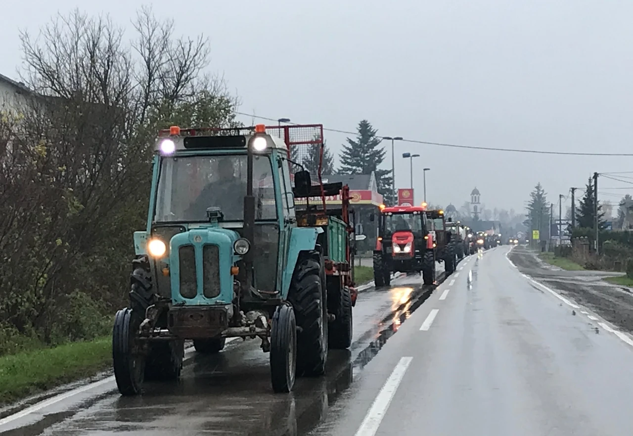 "Prosvjed protiv nepravde": Poljoprivrednici ljuti, traktori na cesti 