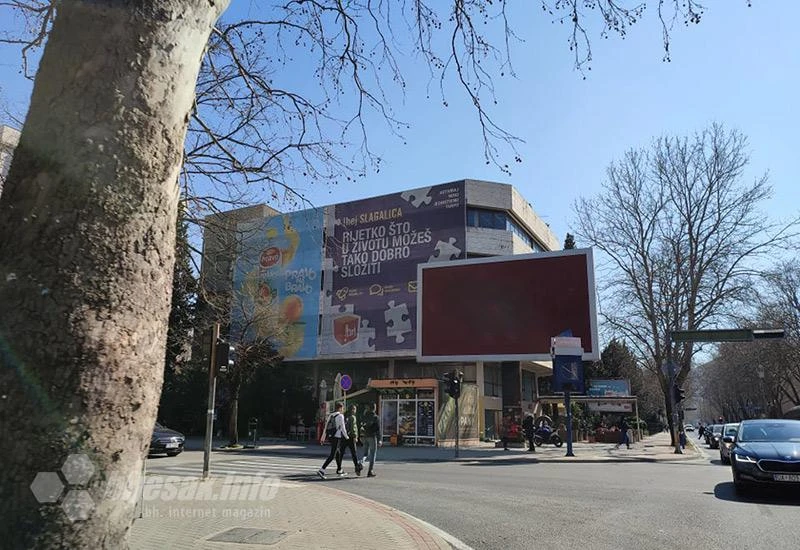 Veliki displej ispred Projektanta seli na stadion Zrinjskog