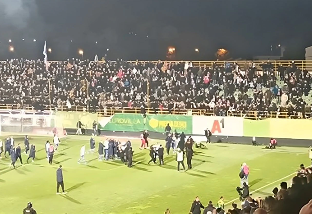 VIDEO | Navijački neredi u Puli: Torcida se potukla sa zaštitarima