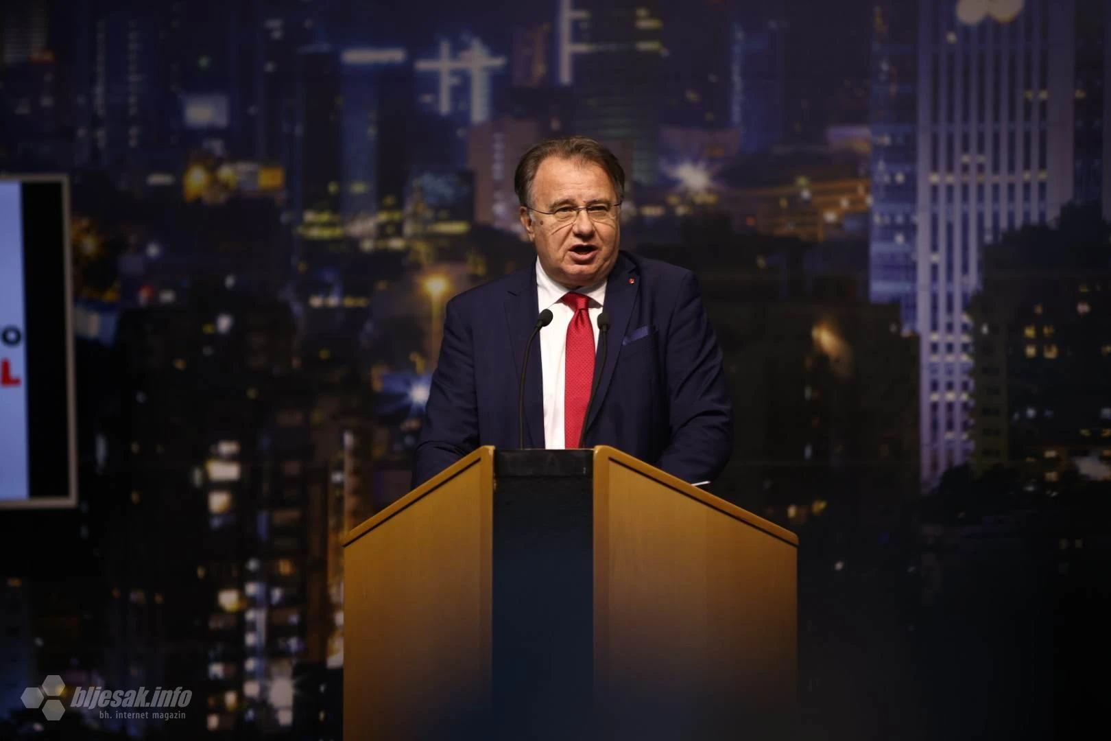 Nikšić o prosvjednicima: Prevareni su, netko im je rekao da su četnici pobijedili