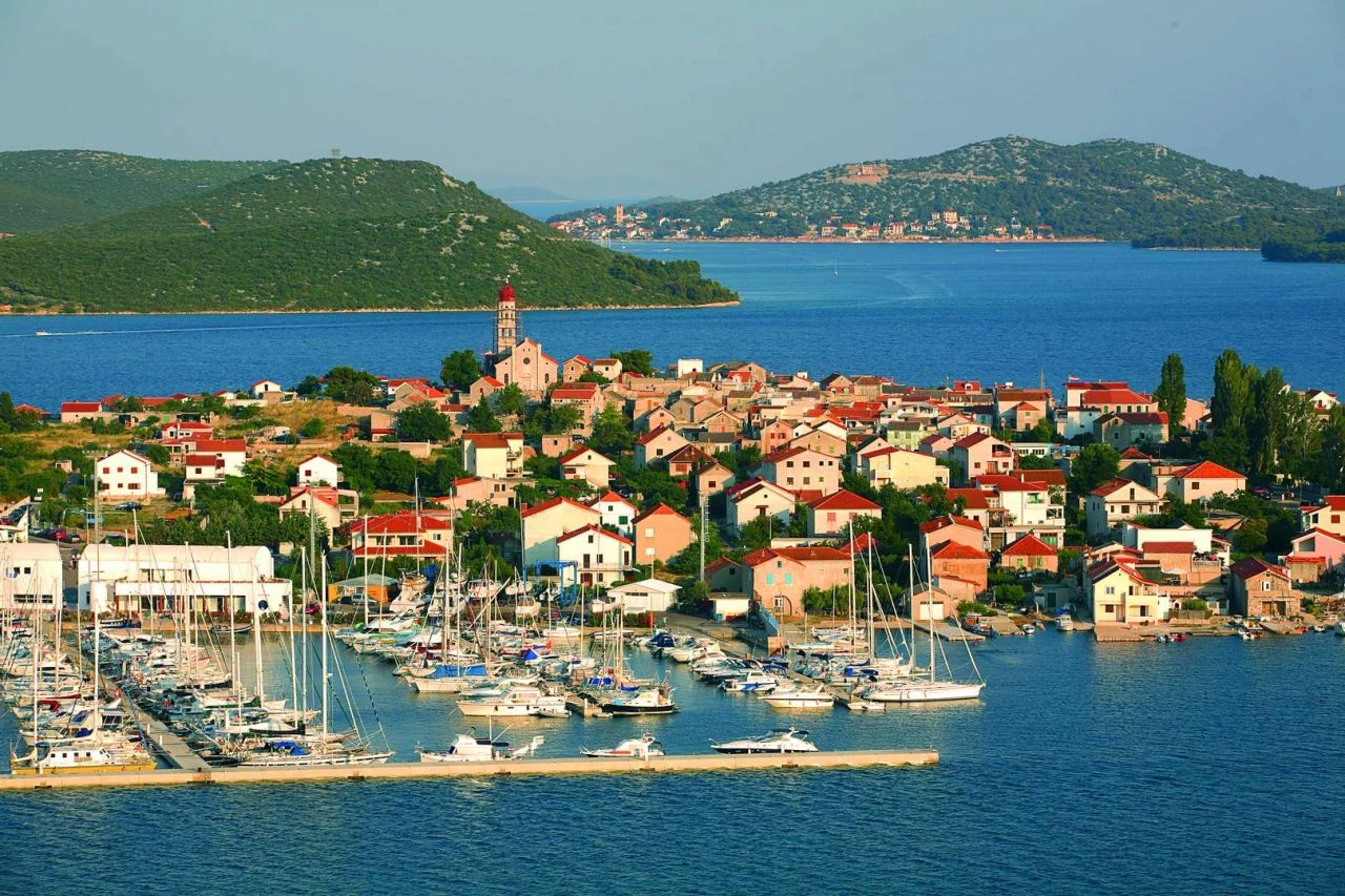 Hrvatska: Zbog fiktivnog kampa na Murteru uhićeno više osoba